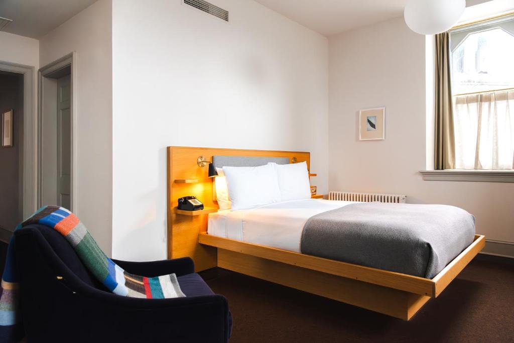 Postel nebo postele na pokoji v ubytování Hotel Kinsley