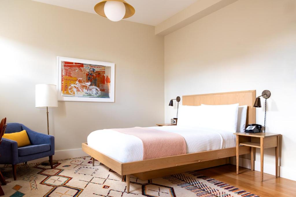 Postel nebo postele na pokoji v ubytování Hotel Kinsley