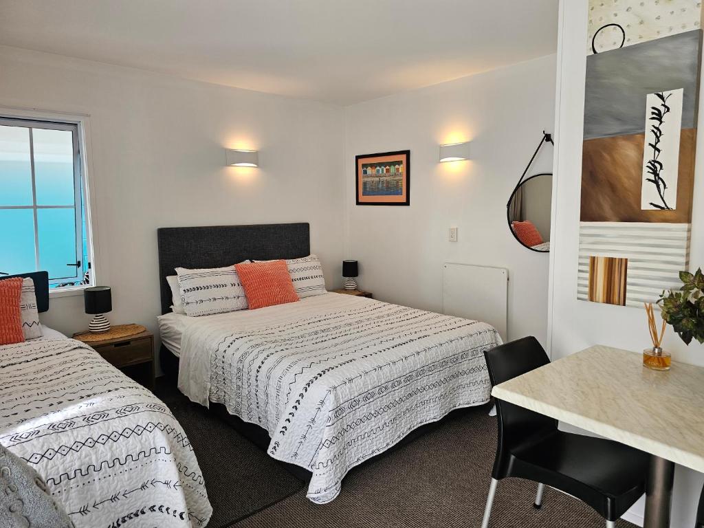 
Twin Room with Free Netflix
