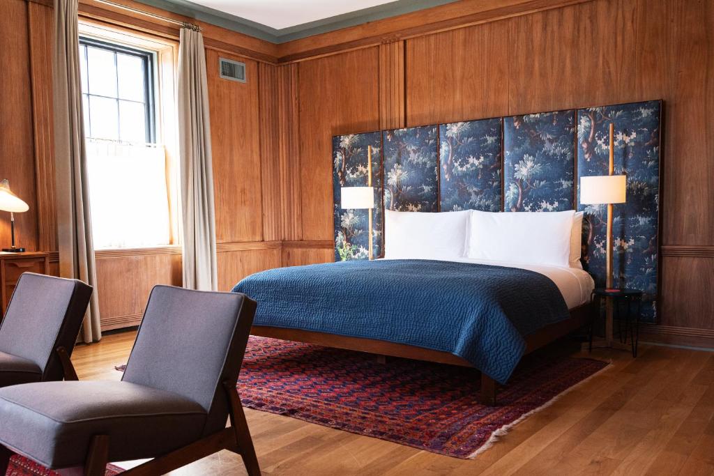 Postel nebo postele na pokoji v ubytování Hotel Kinsley