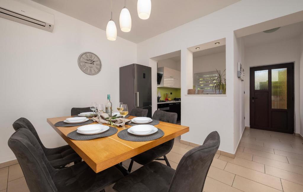 Fotografia z galérie ubytovania Cozy Apartment In Rabac With Wifi v destinácii Rabac