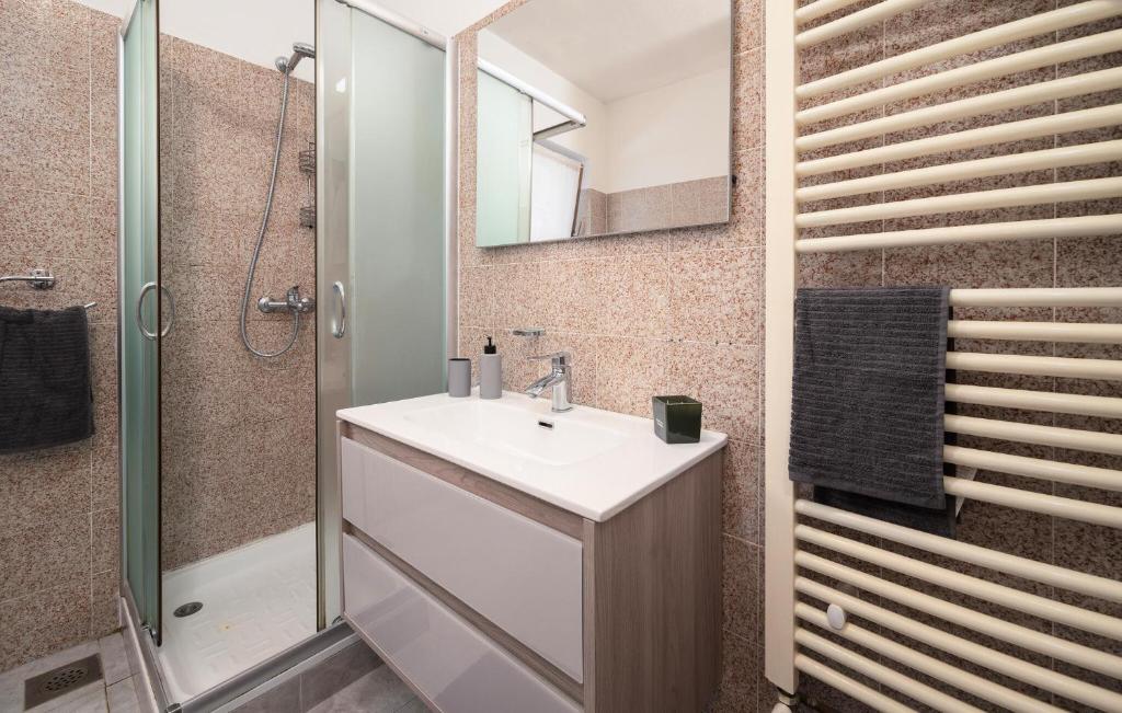 Kúpeľňa v ubytovaní Cozy Apartment In Rabac With Wifi