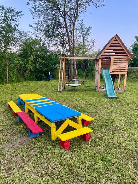 Herní místnost nebo prostor pro děti v ubytování Moje srećno mesto