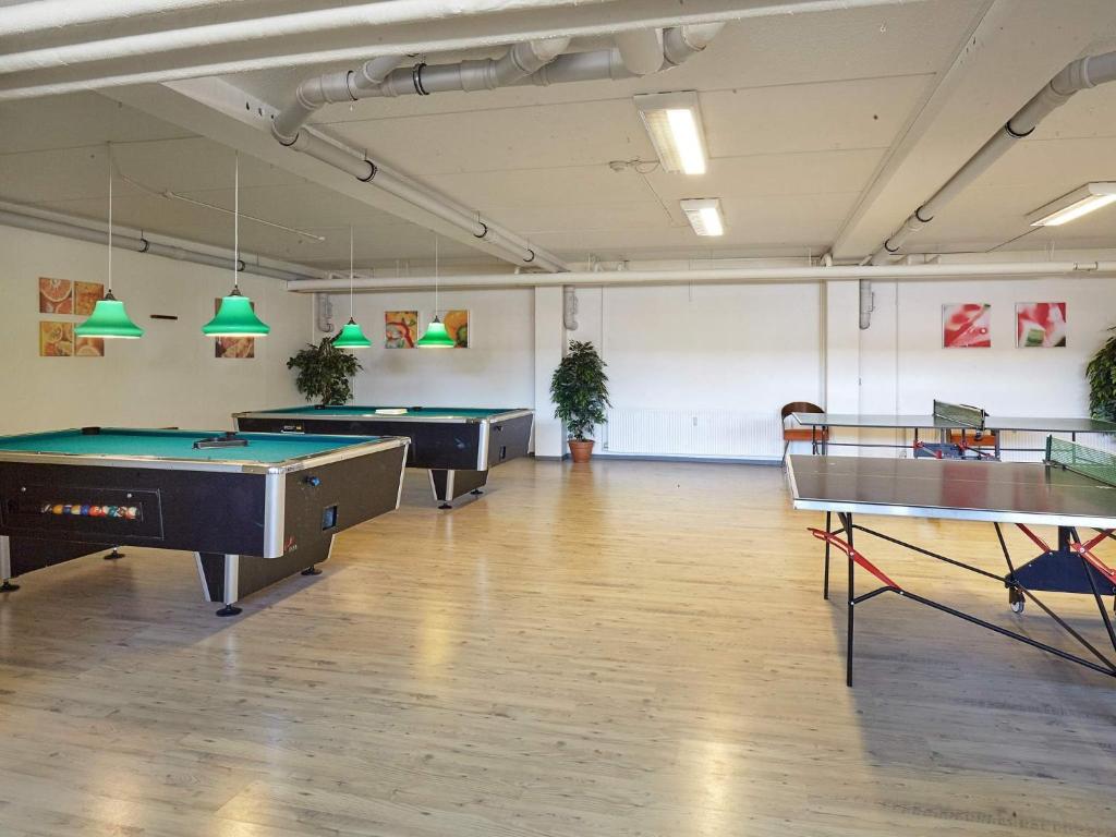 Τραπέζι μπιλιάρδου στο 4 person holiday home on a holiday park in Glesborg