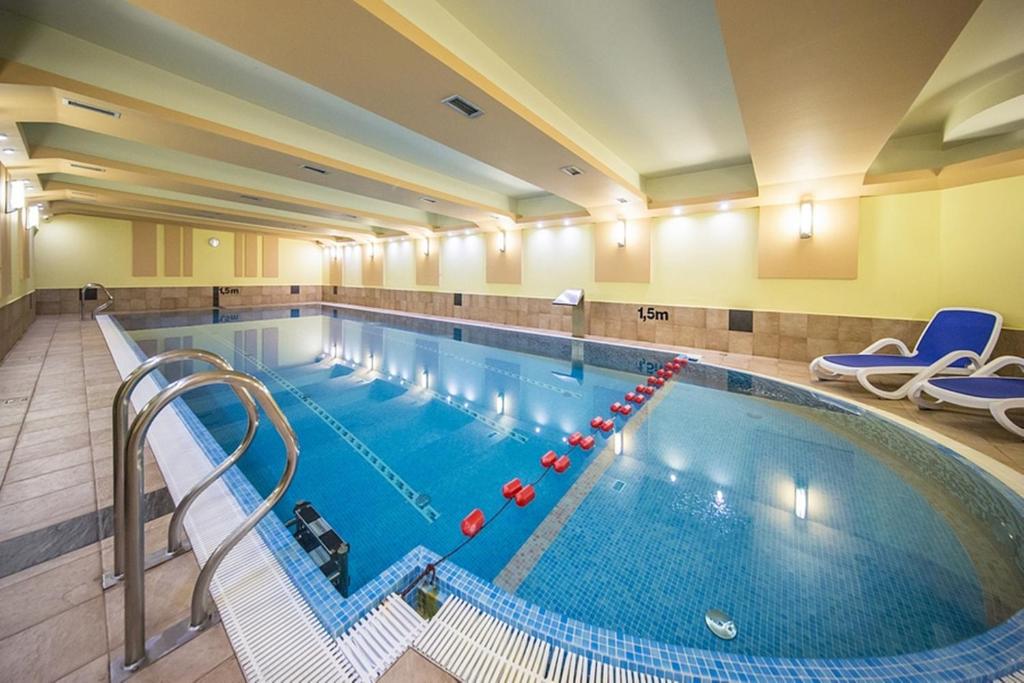 a large indoor pool in a hotel room at Hotel Murowanica in Zakopane