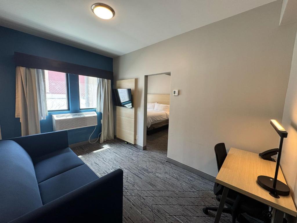 Holiday Inn Express & Suites - Atlanta Downtown by IHG photo