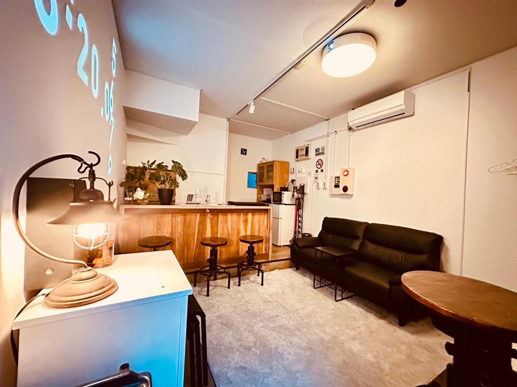 Hotel Axel Shinjuku, 5 minutes by train to Shinjuku, gourmet town, 5 double beds