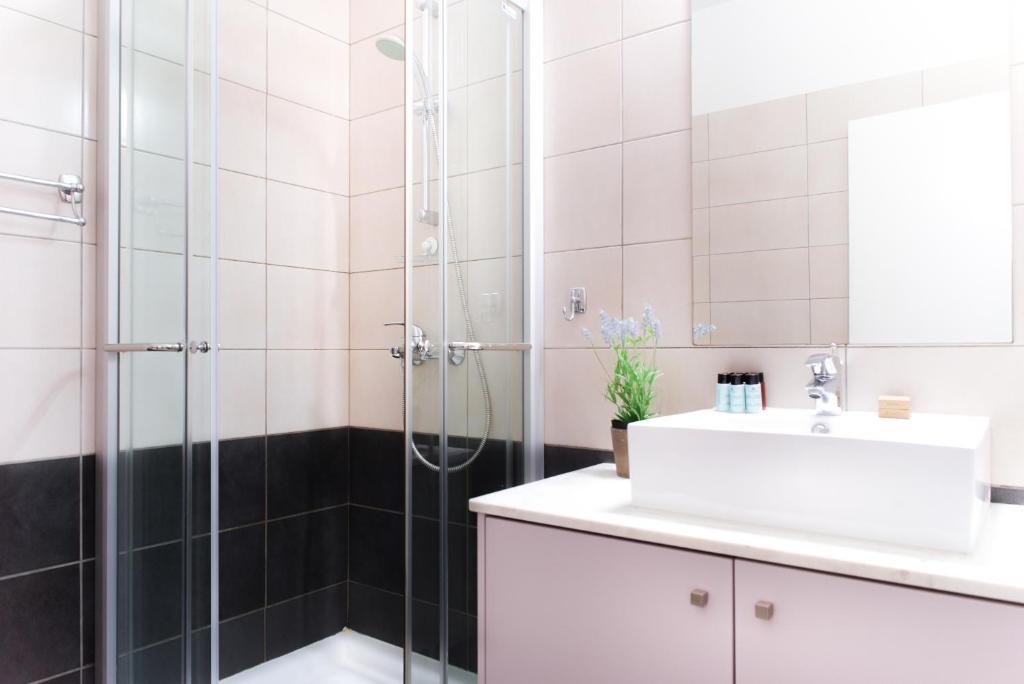 Koupelna v ubytování Napian Suites