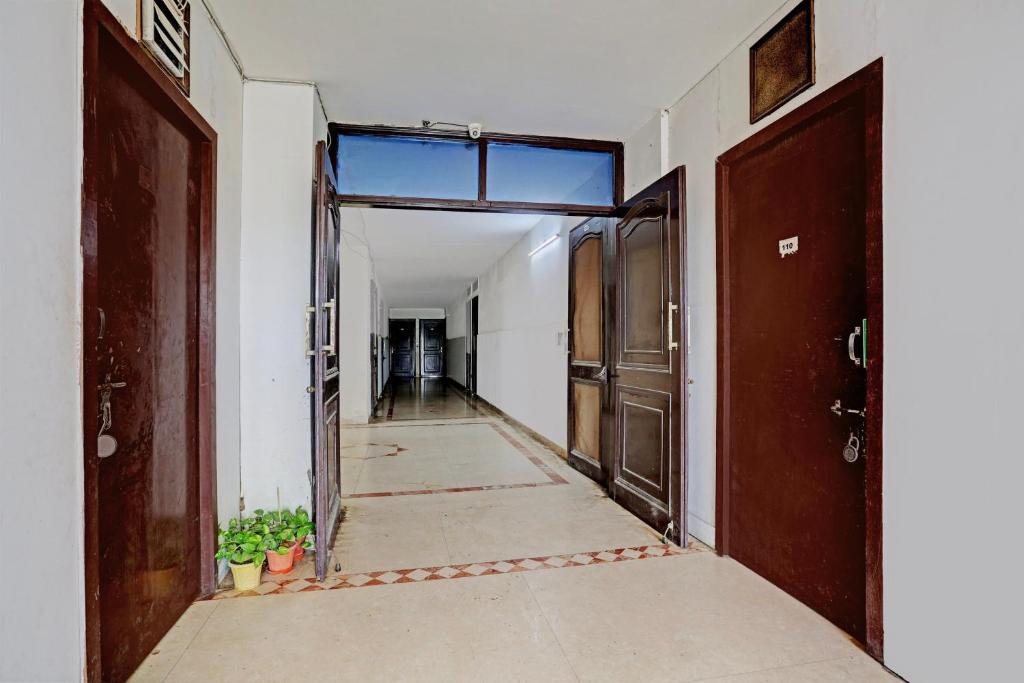 Fotografie z fotogalerie ubytování Hotel O Naveen Stay v destinaci Gurgáon