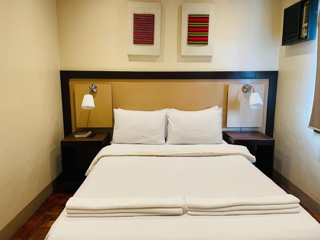 Postel nebo postele na pokoji v ubytování Baguio Holiday Villas