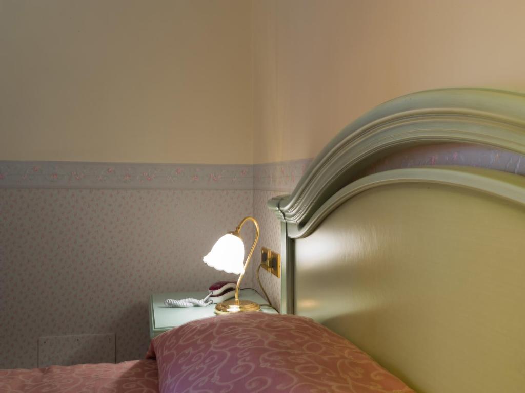 Postel nebo postele na pokoji v ubytování Hotel Louis II