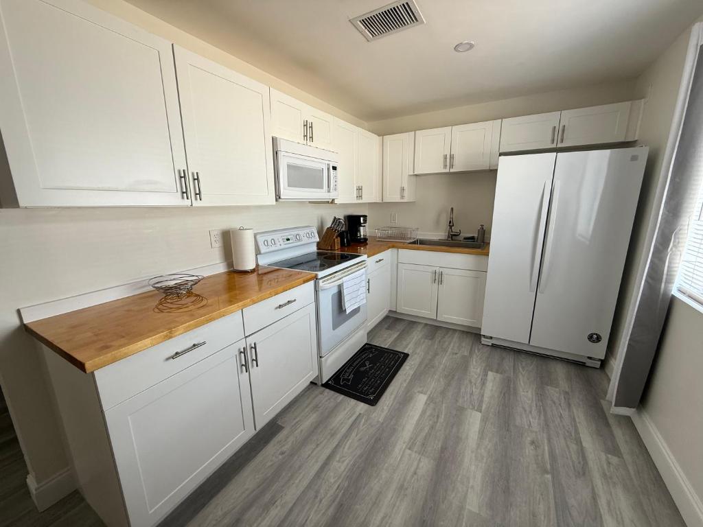 Guest houses West Palm Beach 2BR or 1BR photo