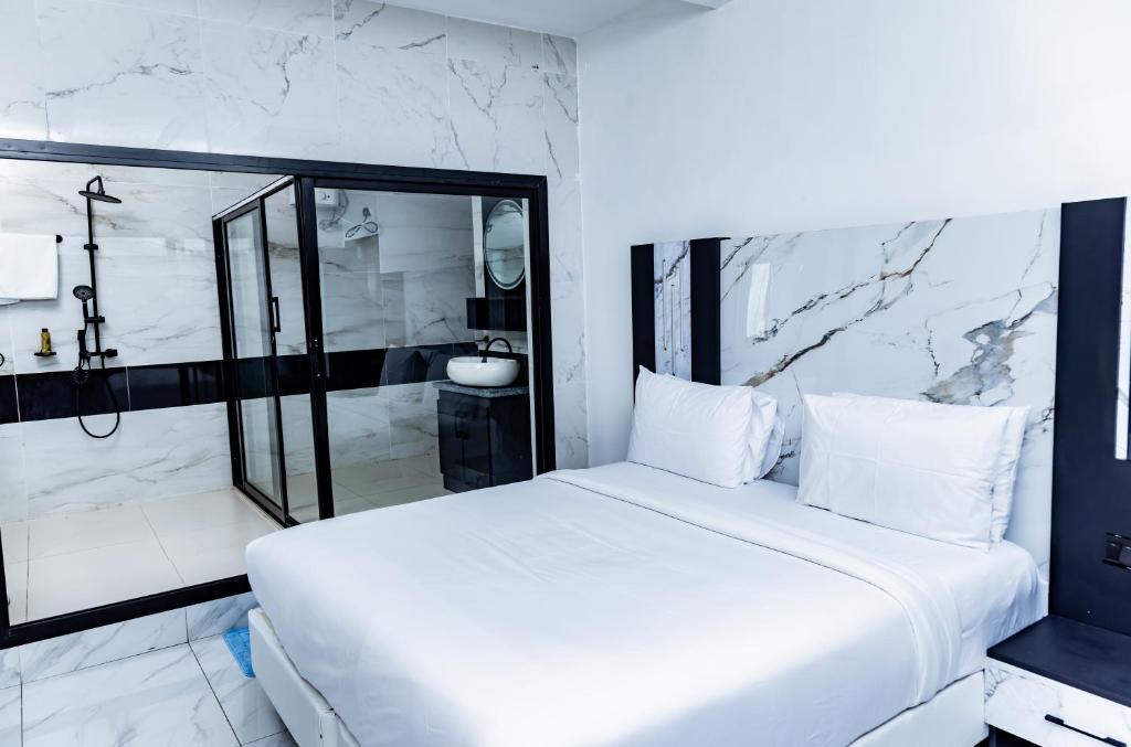 Postel nebo postele na pokoji v ubytování Pinorich Hotel