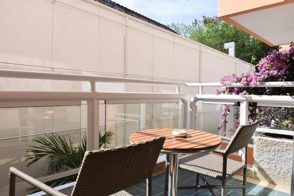 Balkón nebo terasa v ubytování Kantary Bay Hotel Phuket