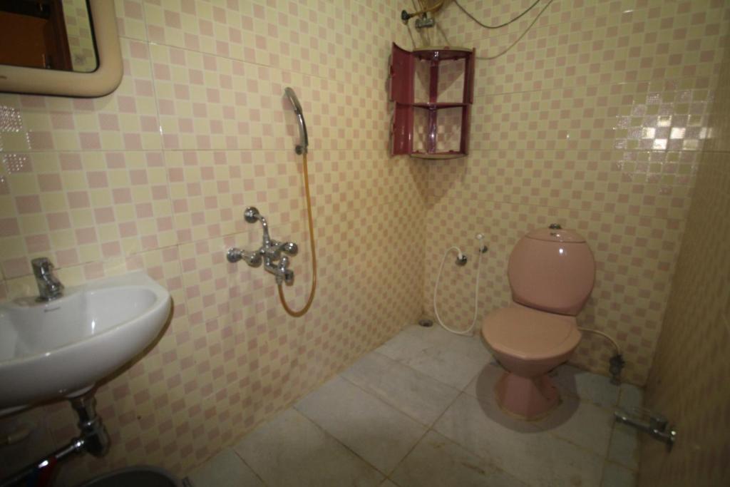 Koupelna v ubytování A2A Hotel