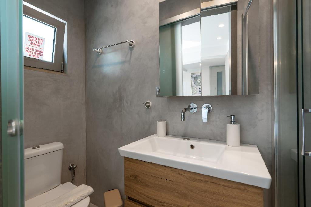 A bathroom at Ioanna Endless Blue Studio