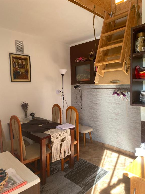 Kuchyňa alebo kuchynka v ubytovaní POKOJE GOŚCINNE RENATA KNITTER