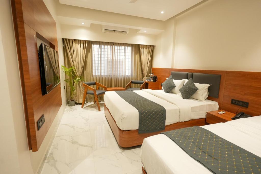 Postel nebo postele na pokoji v ubytování Hotel Sai Kamal