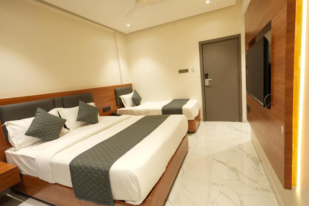 Postel nebo postele na pokoji v ubytování Hotel Sai Kamal