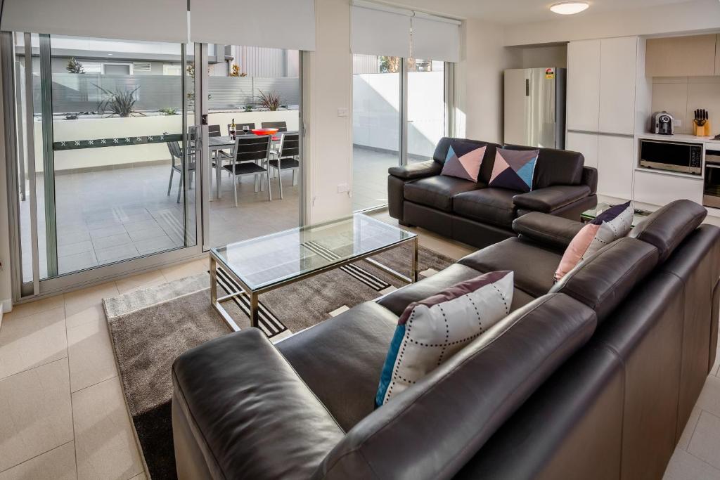 Two-Bedroom Deluxe Apartment at Hamilton Executive Apartments Newcastle — balcony dining area