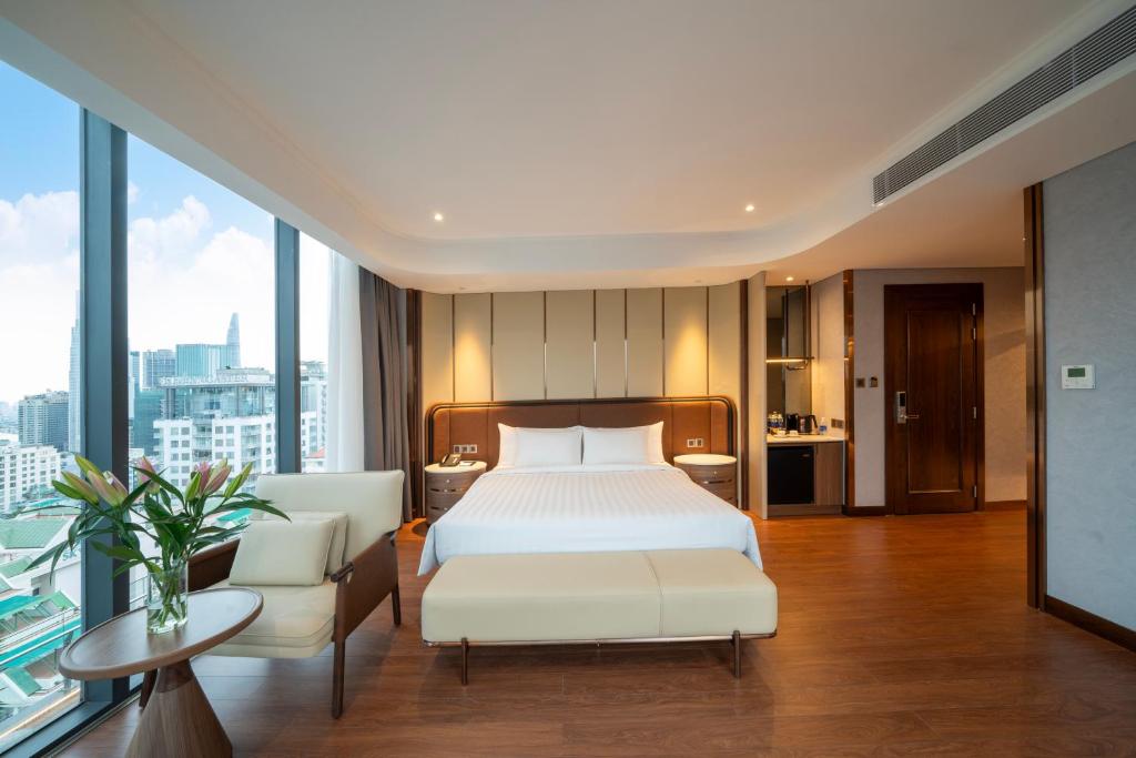 Charm Signature VIP 3 - Top Floor with City View - Included Afternoon Tea