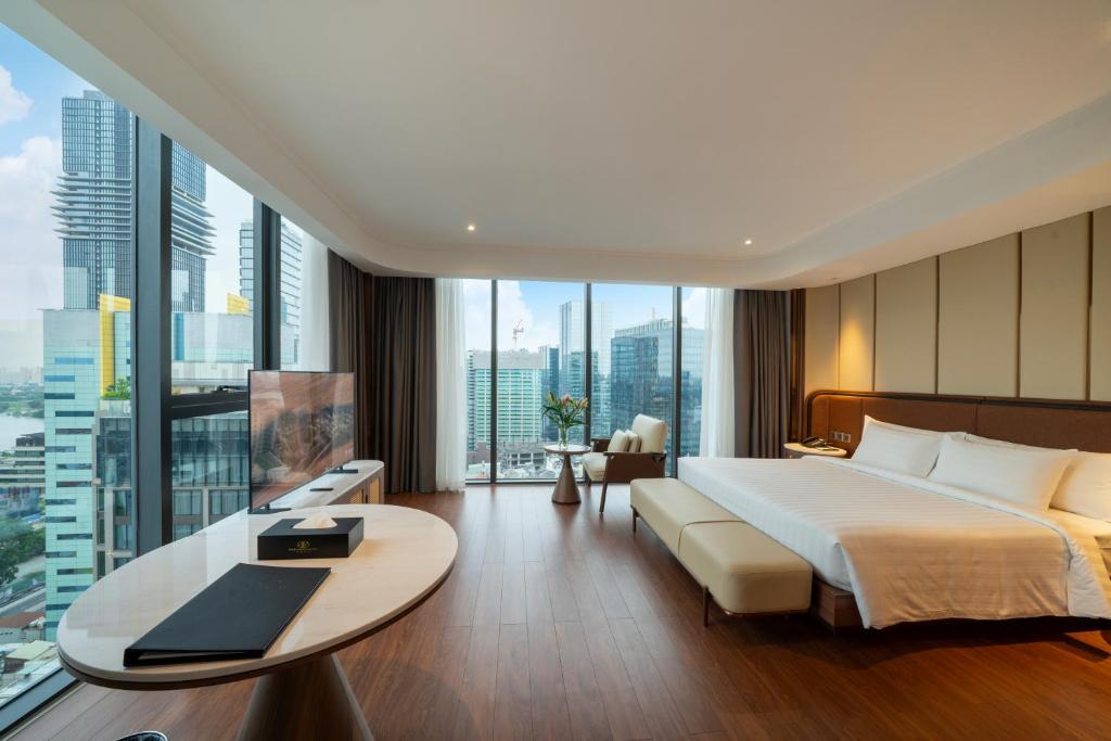 Charm Signature VIP 3 - Top Floor with City View - Included Afternoon Tea