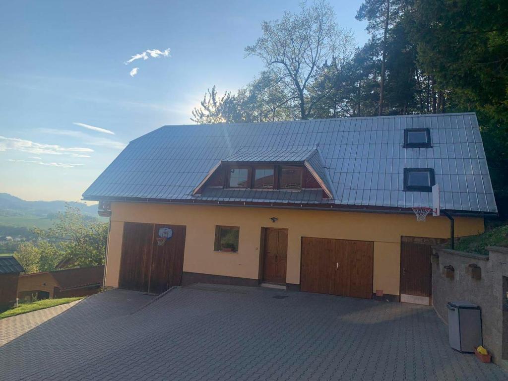 Budova, kde se prázdninový dům nachází