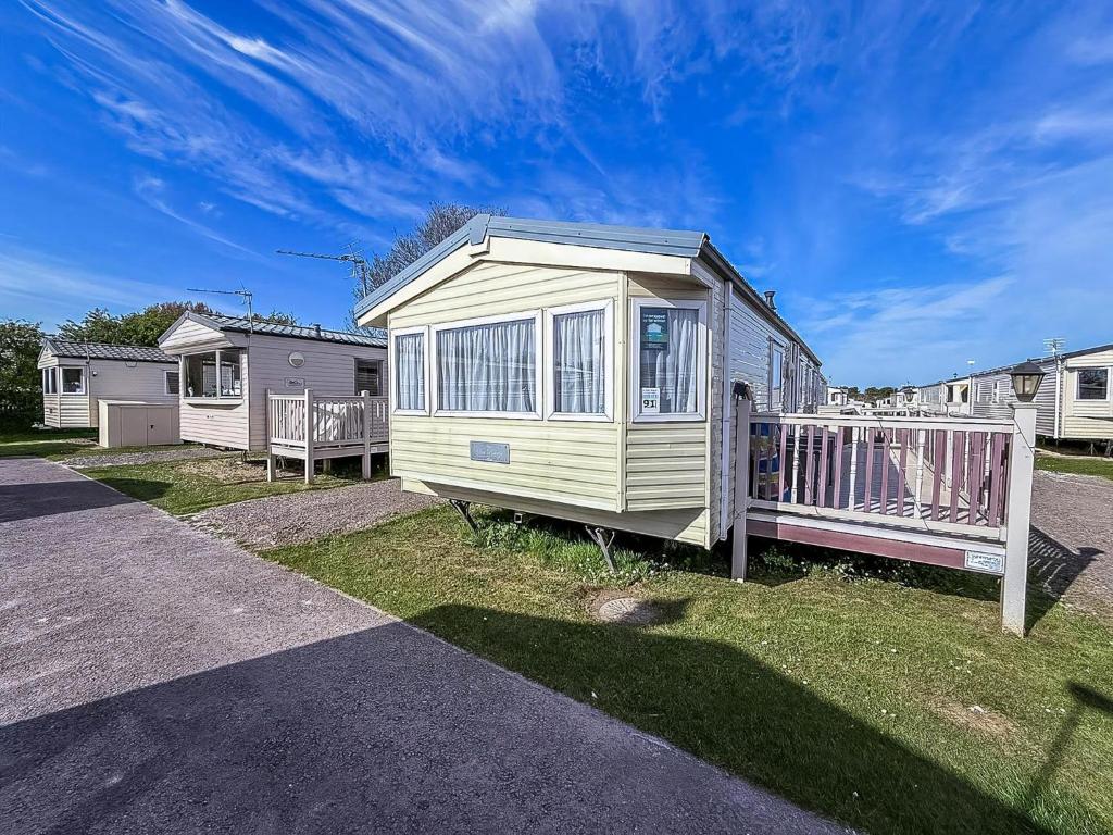 ラウスにあるLovely 8 Berth Caravan With Decking At Sunnydale Park, Lincolnshire Ref 35091Brのギャラリーの写真