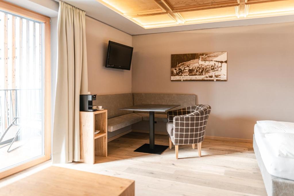 Maraias - Luxury Suites & Apartments - Junior Suite With Balcony And Mountain View