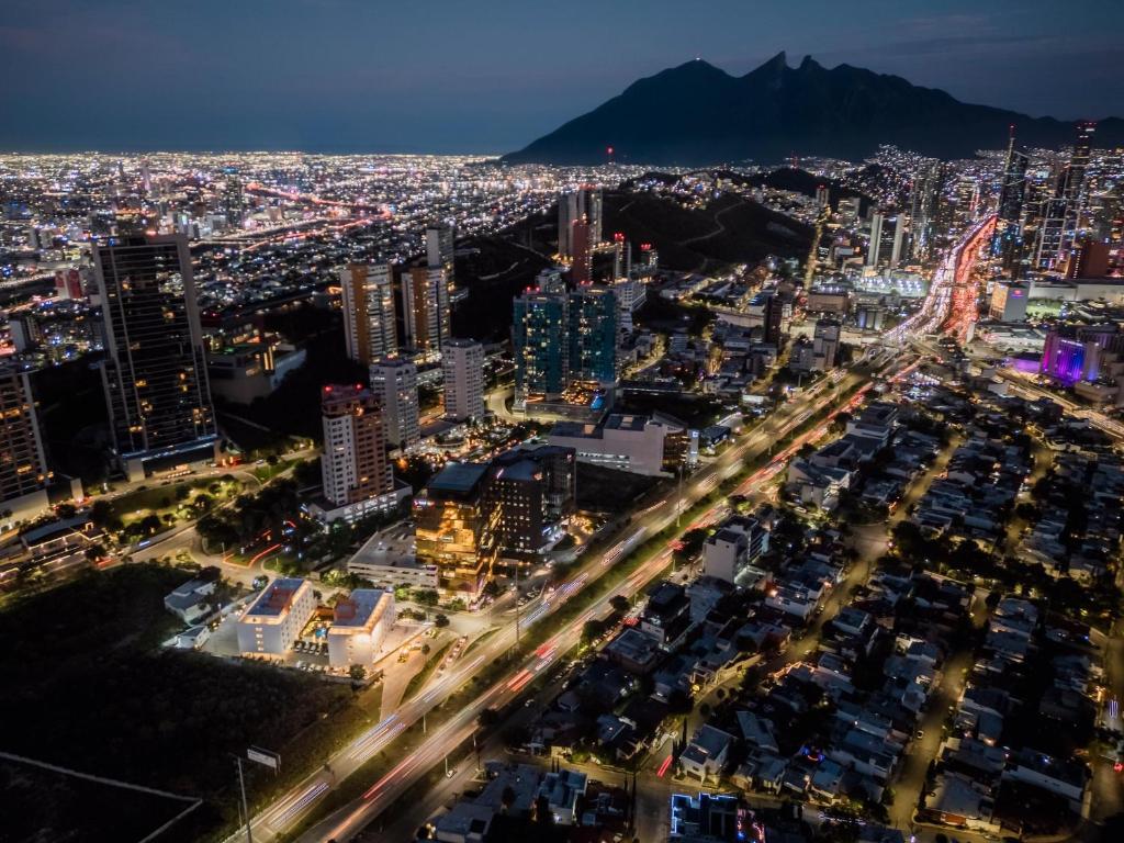 Nespecifikovaný výhled na destinaci Monterrey nebo výhled na město při pohledu z penzionu – hostince