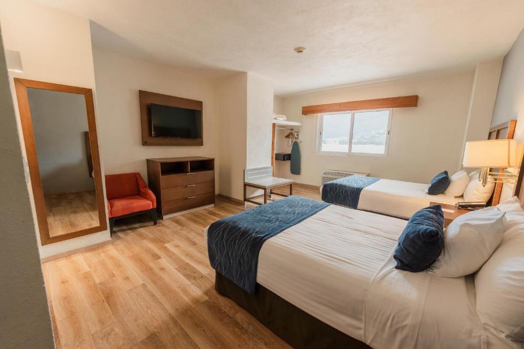 Postel nebo postele na pokoji v ubytování Comfort Inn Monterrey Valle
