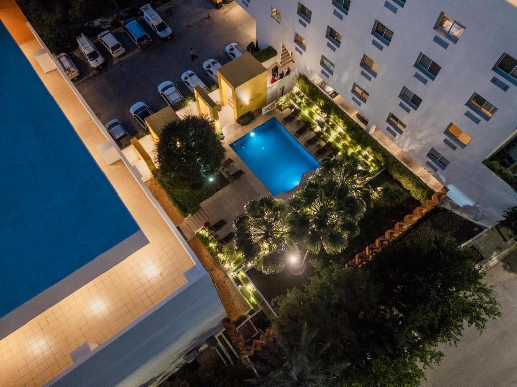 Bazén v ubytování Comfort Inn Monterrey Valle nebo v jeho okolí