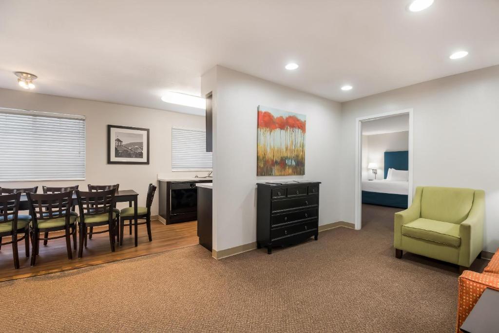 a kitchen and dining room with a table and chairs at MainStay Suites Chattanooga Hamilton Place in Chattanooga