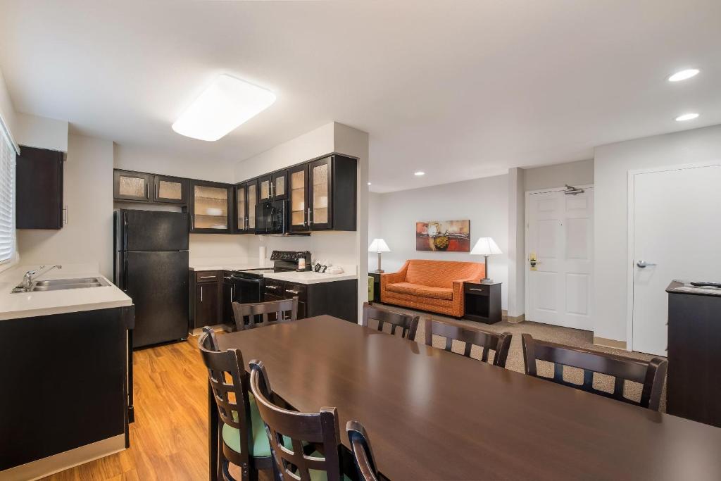 a kitchen and dining room with a table and chairs at MainStay Suites Chattanooga Hamilton Place in Chattanooga