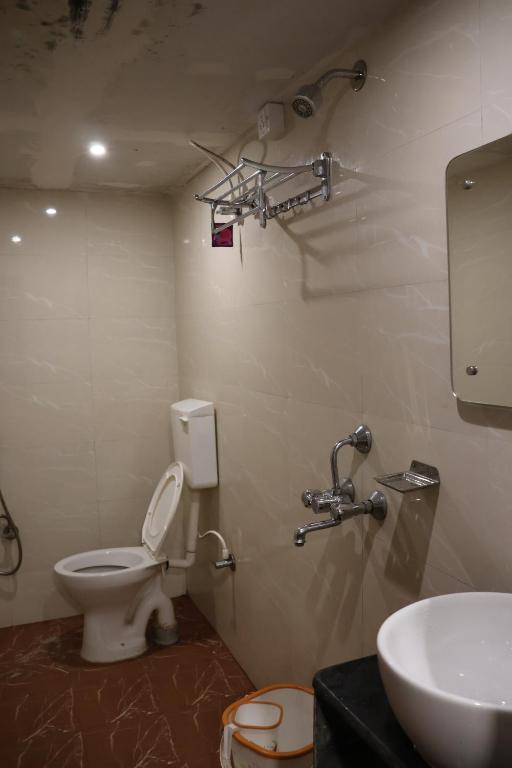 Koupelna v ubytování Raghunandan Residency