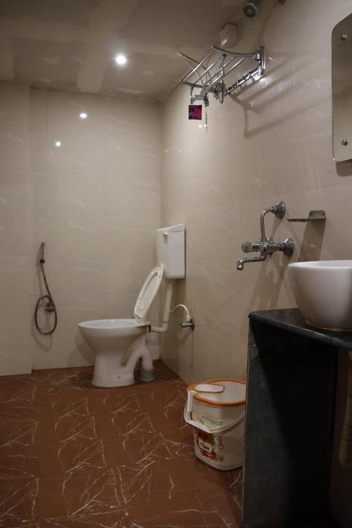 Koupelna v ubytování Raghunandan Residency