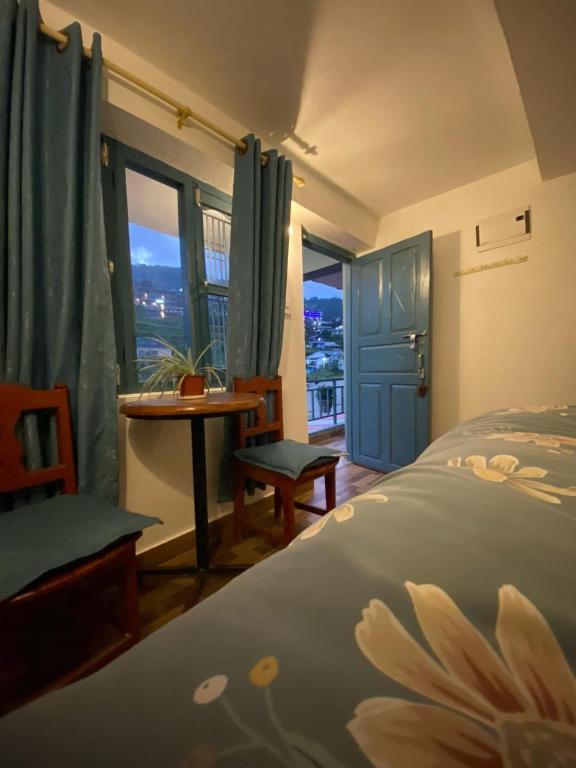 Postel nebo postele na pokoji v ubytování hotel aagan cafe & resturant