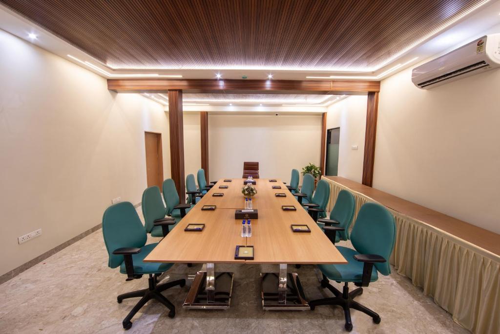 امکانات Hotel Afotel Mumbai-Near International Airport - تصویر ۴