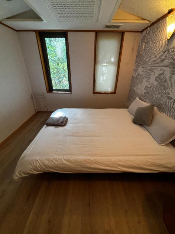 Postel nebo postele na pokoji v ubytování Sengokuhara Onsen Hotel