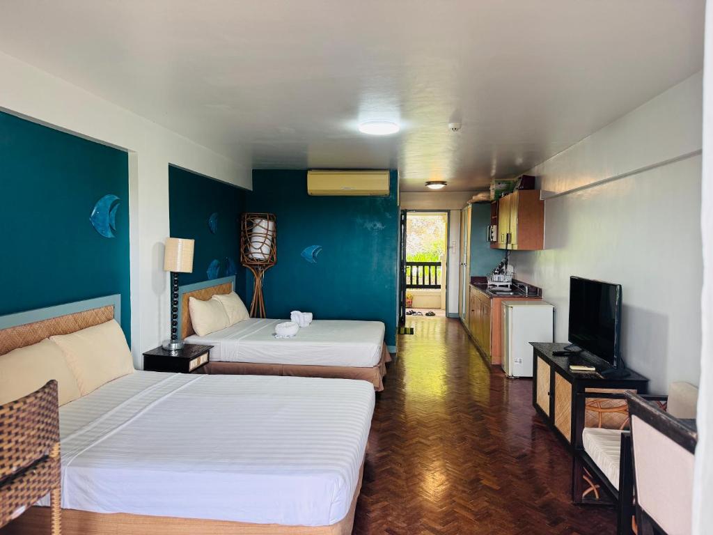 Televisyen dan/atau pusat hiburan di Alta Vista De Boracay F205