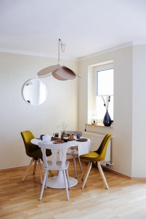 Moderne Fewo mit Balkon und Parkplatz - salt apartments - 两卧室公寓