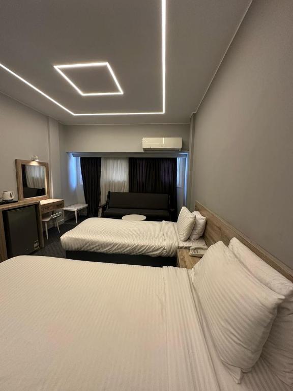 Postel nebo postele na pokoji v ubytování Atlas International Hotels