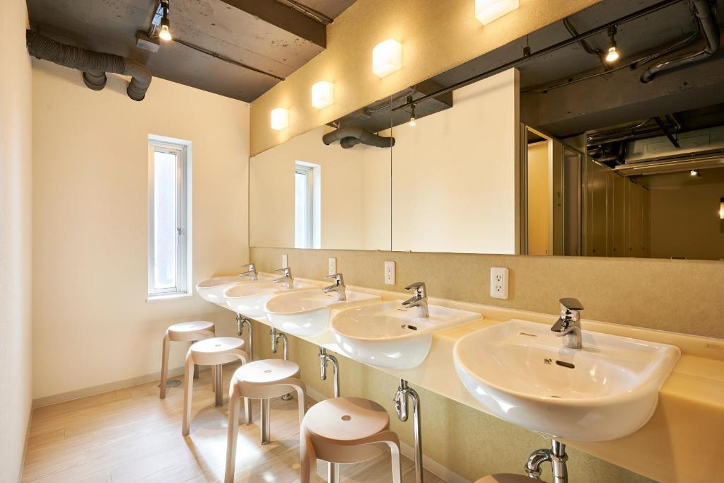 Koupelna v ubytování CAPSULE HOTEL CONTINUE NijojoKita