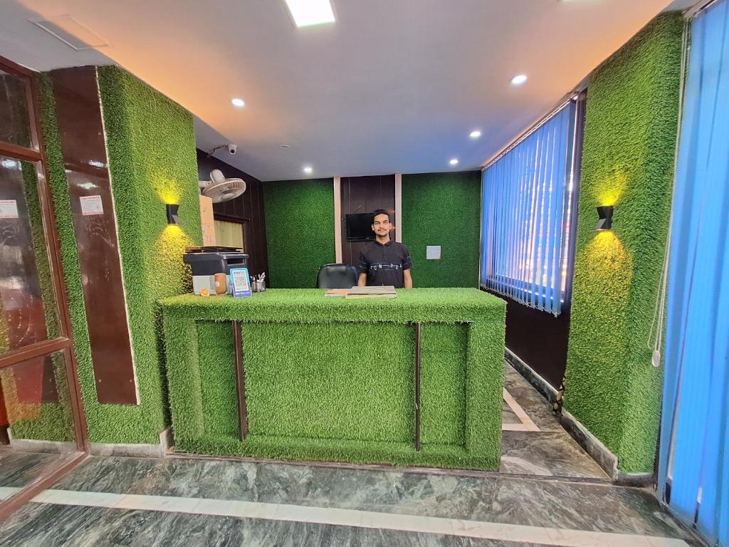 Gallery image of Nancy Paradise Hotel in Bahādrābād