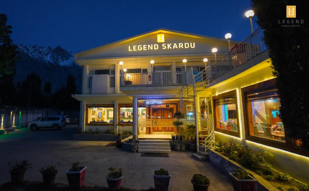a building with a sign that reads leerkend sa gmaxwell at Legend Hotel Skardu in Skardu