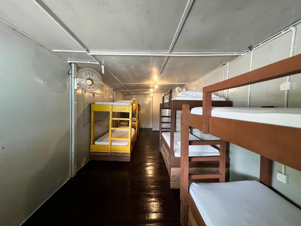 Palanda nebo palandy na pokoji v ubytování Ohlala Guesthouse