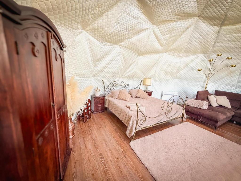 Posezení v ubytování Glamping pod Orłem