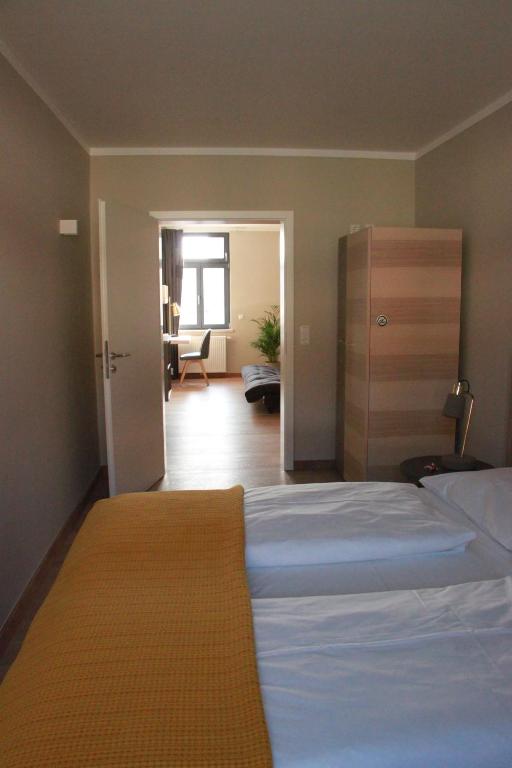 Postel nebo postele na pokoji v ubytování Hotel Stadthaus