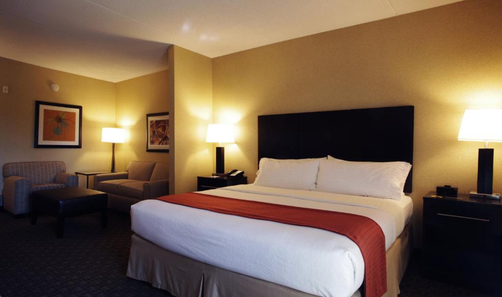 Postel nebo postele na pokoji v ubytování Holiday Inn Phoenix/Chandler by IHG