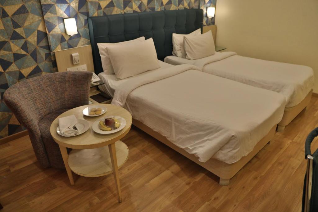 Postel nebo postele na pokoji v ubytování Sarovar Portico Naraina, Hotel